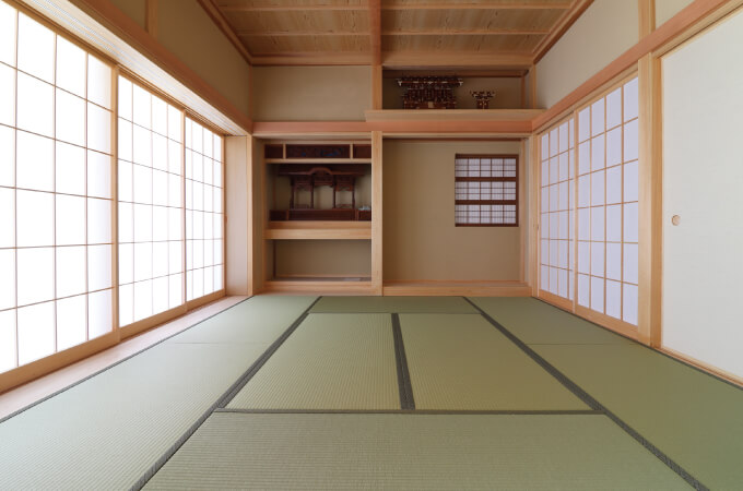 畳と木材の美しい和室