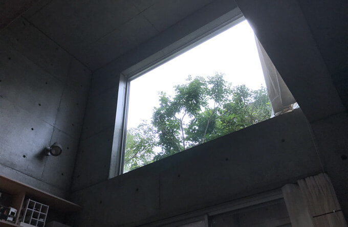 事務所の窓