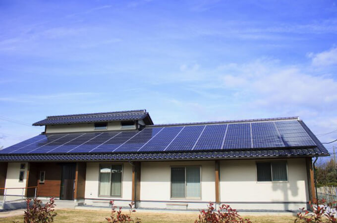 太陽光パネルと相性が良い平屋の屋根