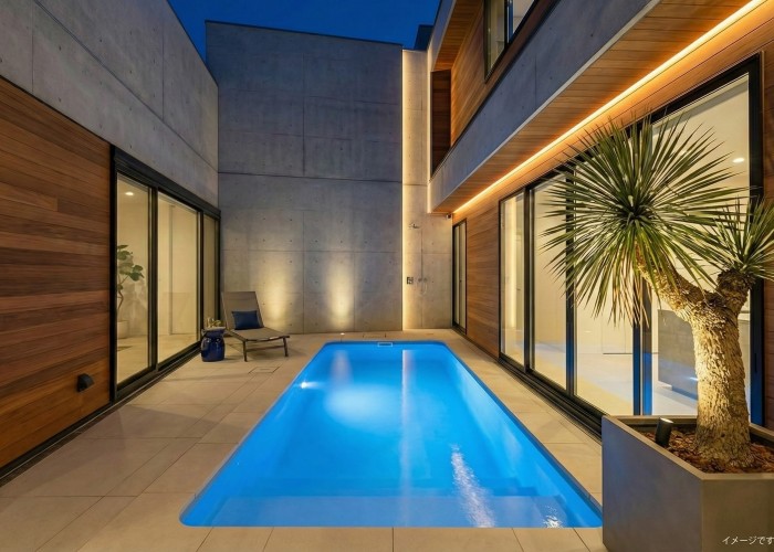 中庭のプール