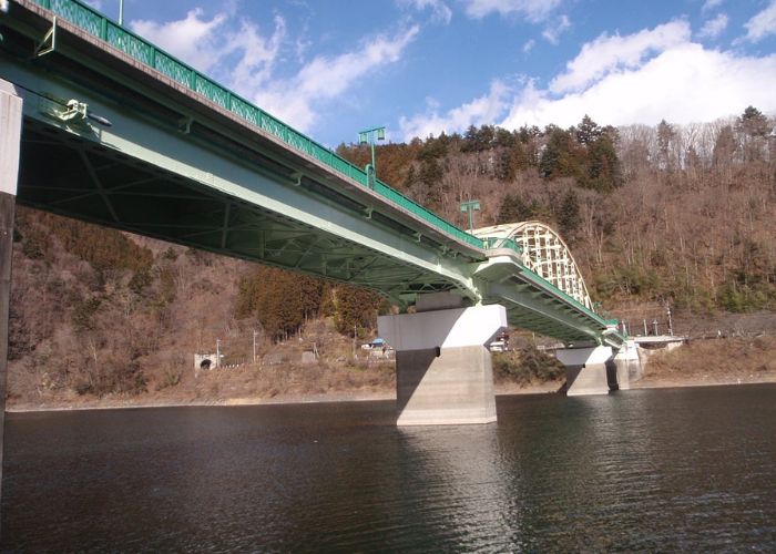 株式会社朝倉組が手掛けた奥多摩にある「深山橋」の長寿命化工事の施工事例
